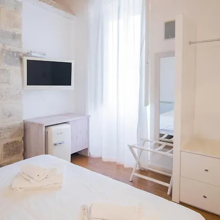 Sui Tetti Luxury Rooms Lecce Exterior photo